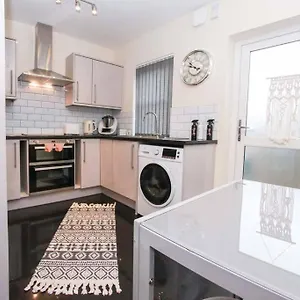 No25-luxe Living Guest House- 2 Bed-wifi-free Parking-city- Holiday home Swansea